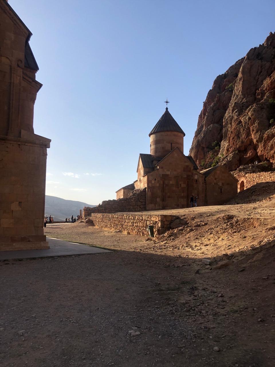 Хор Вирап — Пещера Магеллана — Пещера Арины — Нораванк — Джермук — Водопад «Волосы Русалки»